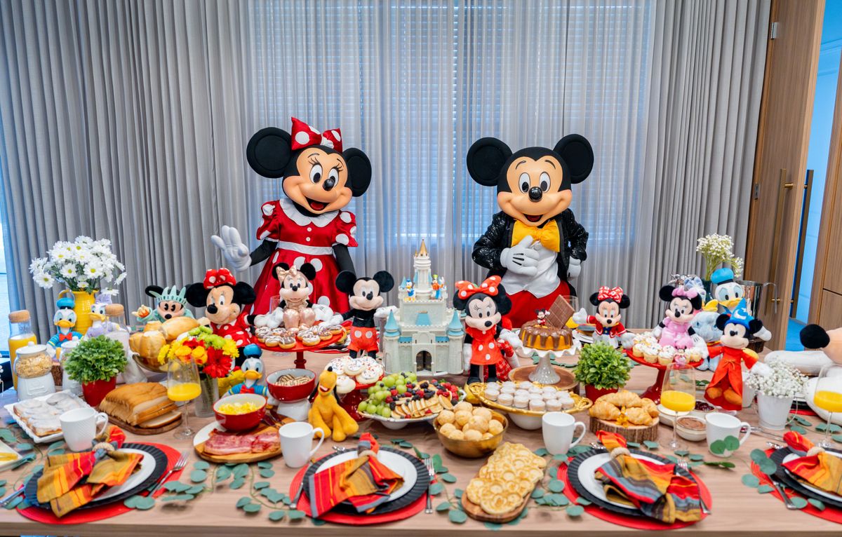 Café da manhã temático com decoração Mickey em villa de Orlando FL - Villa Party Events USA